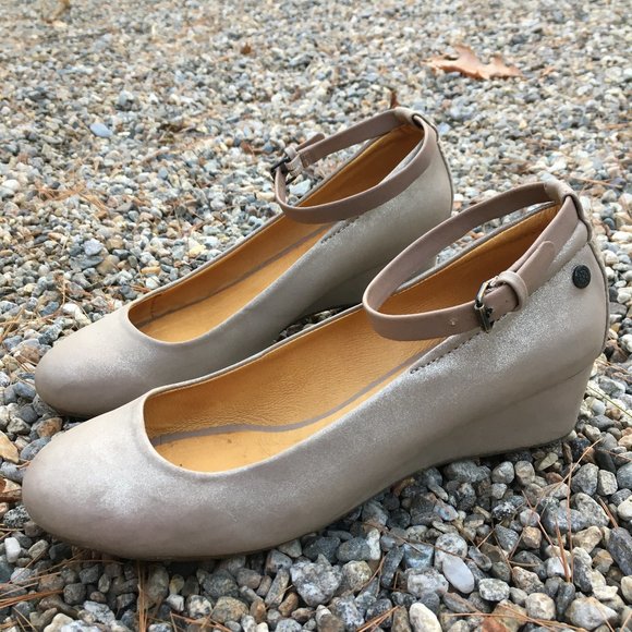 Metallic Leather Wedges - Picture 3 of 5